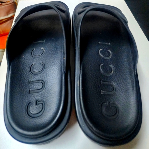 SOLD Men's Gucci Slides Authentic GG embossed rubber flatform slides - Picture 6 of 17